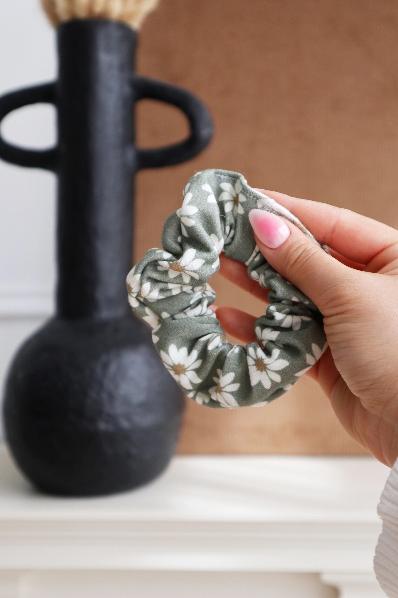 FREE WILD DAISY HAIR SCRUNCHIE