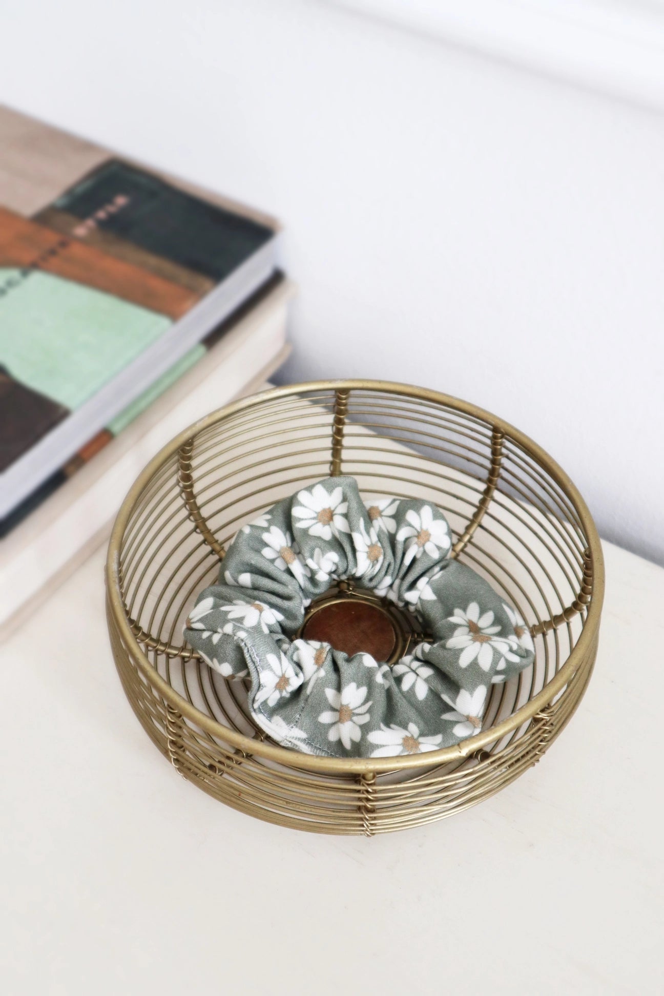 FREE WILD DAISY HAIR SCRUNCHIE