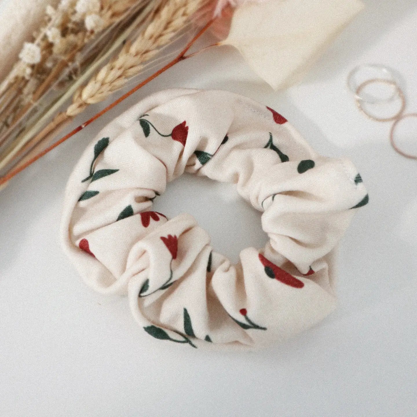 FREE WILD DAISY HAIR SCRUNCHIE