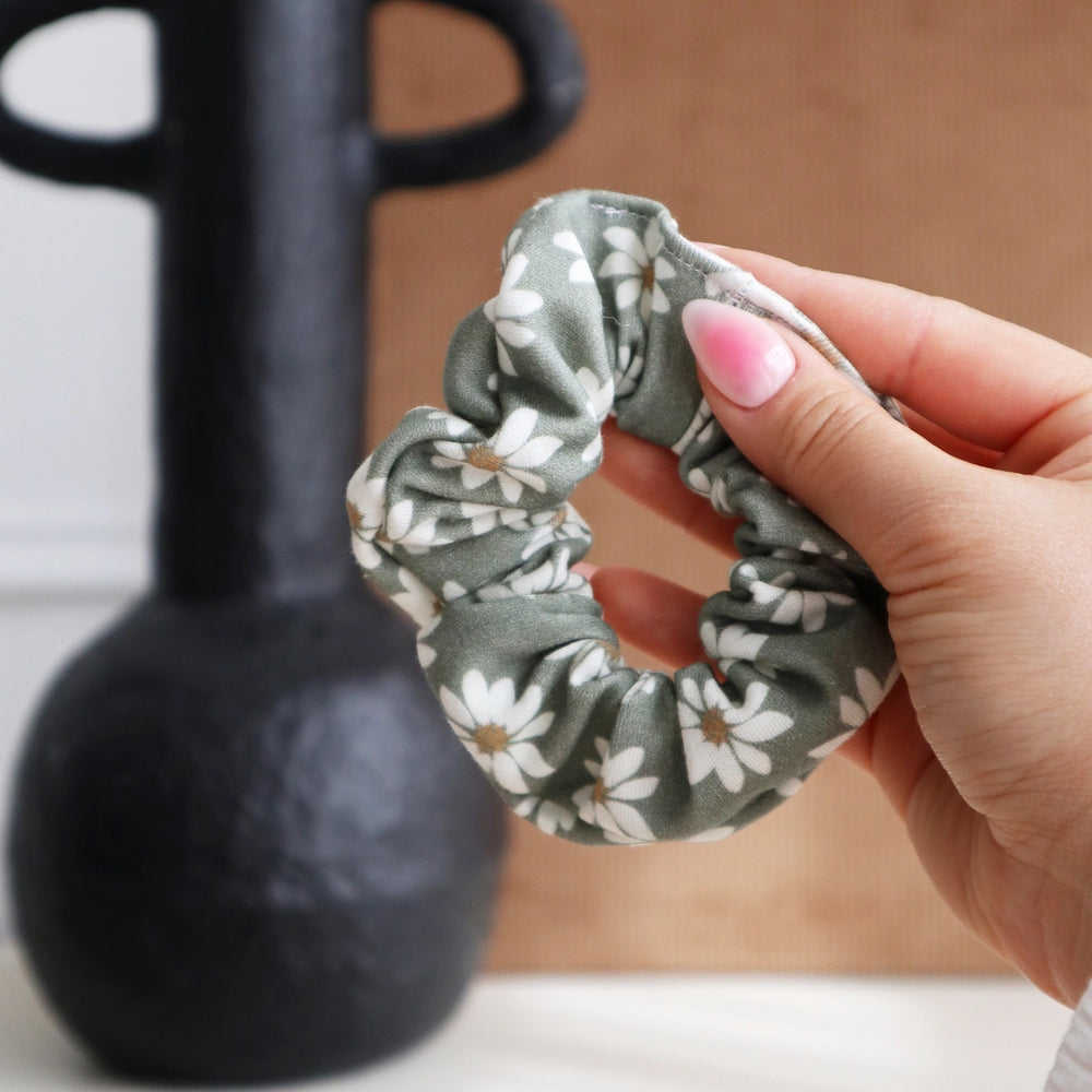 
                  
                    ORGANIC COTTON HAIR SCRUNCHIES
                  
                