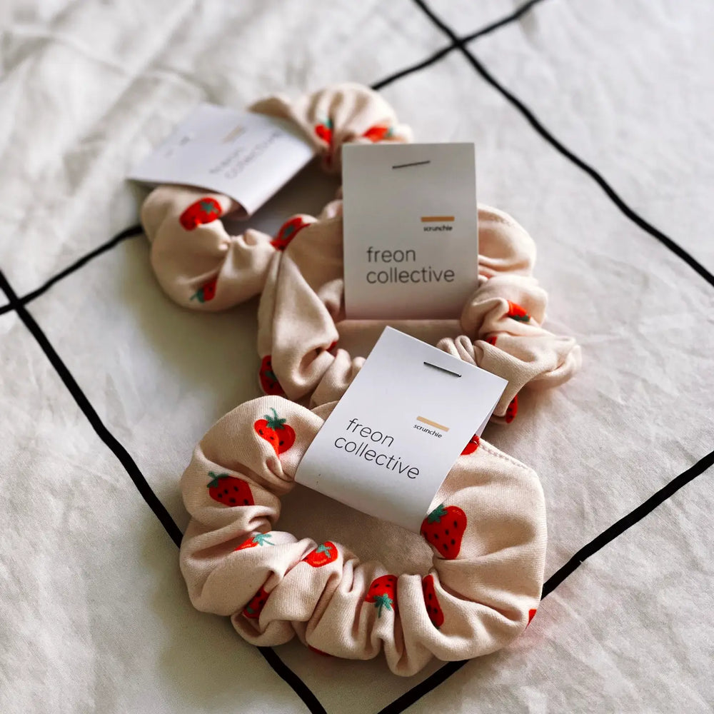 
                  
                    ORGANIC COTTON HAIR SCRUNCHIES
                  
                